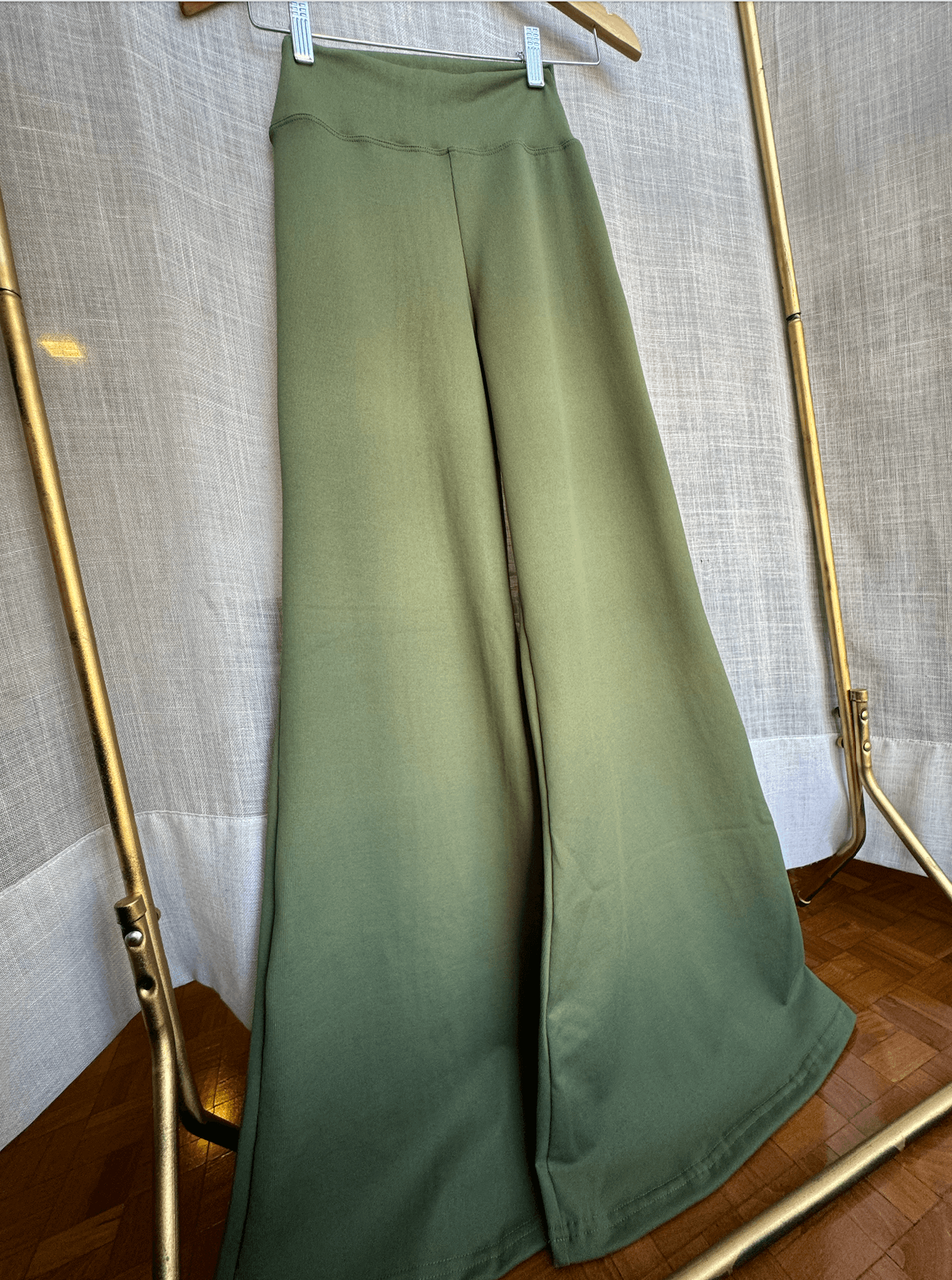 Calça Flare Rib