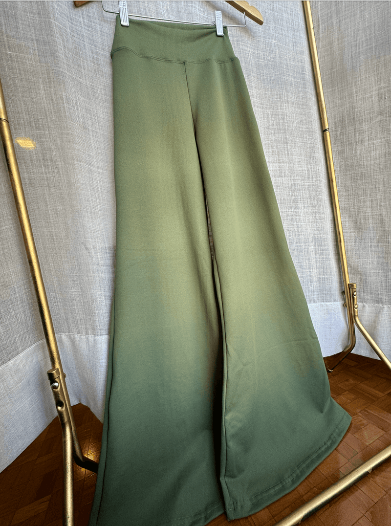 Calça Flare Rib