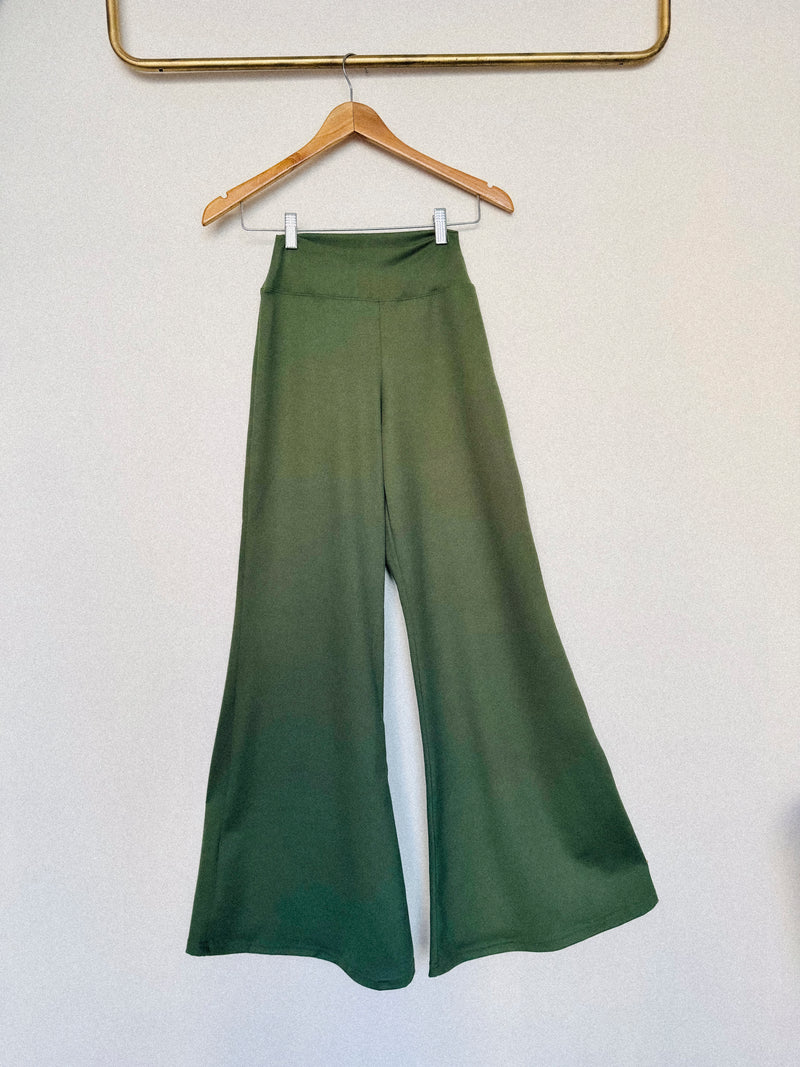 Calça Flare Rib