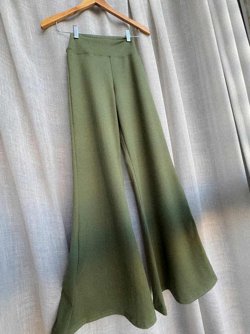 Calça Flare Rib